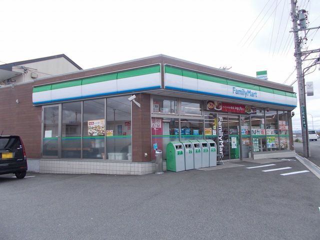 コンビニ　ファミマ友生インター店様（コンビニ）まで100m