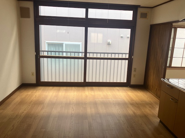 成田マンション第二の居間写真