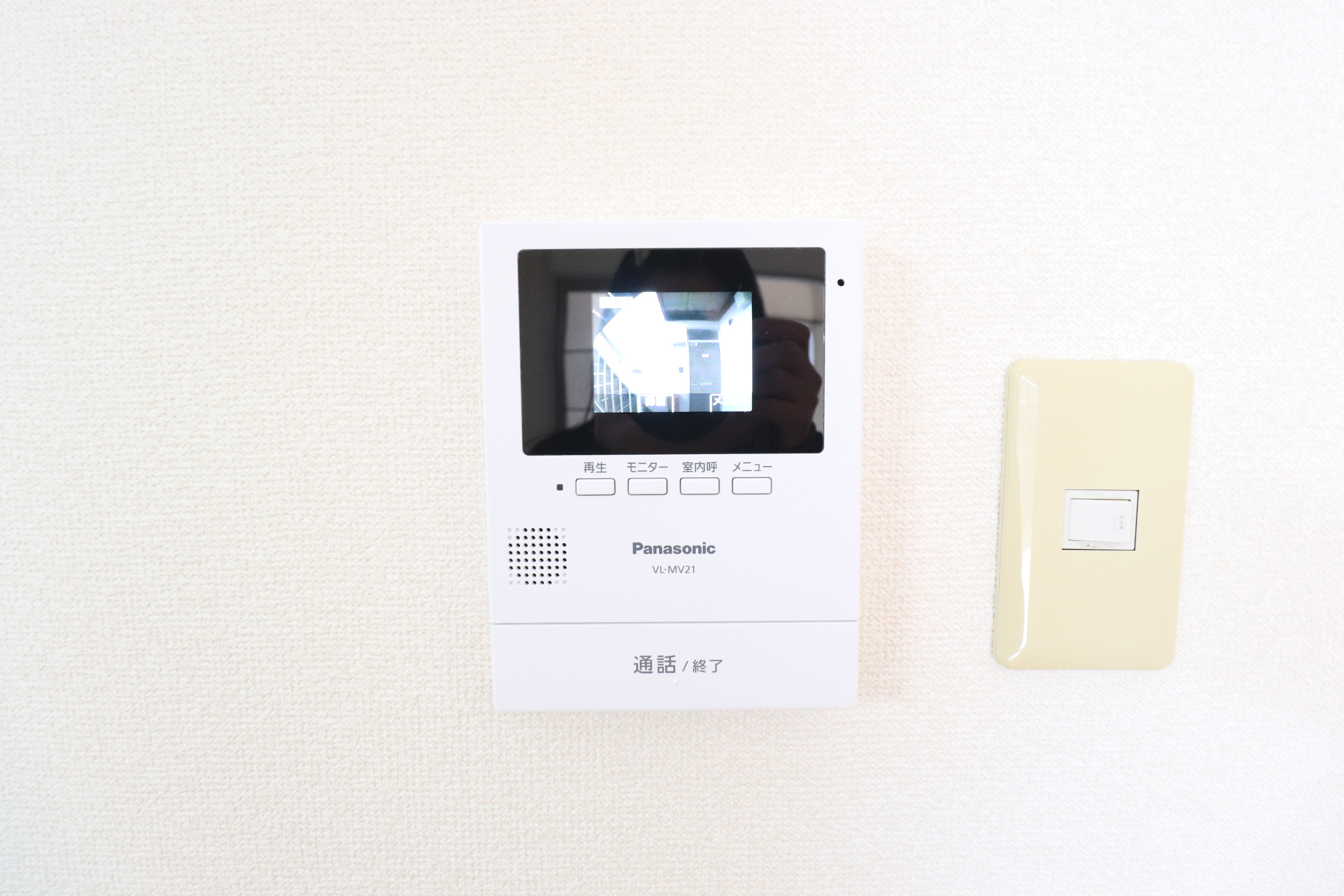 セキュリティ　インターホンは安心のモニター付き♪