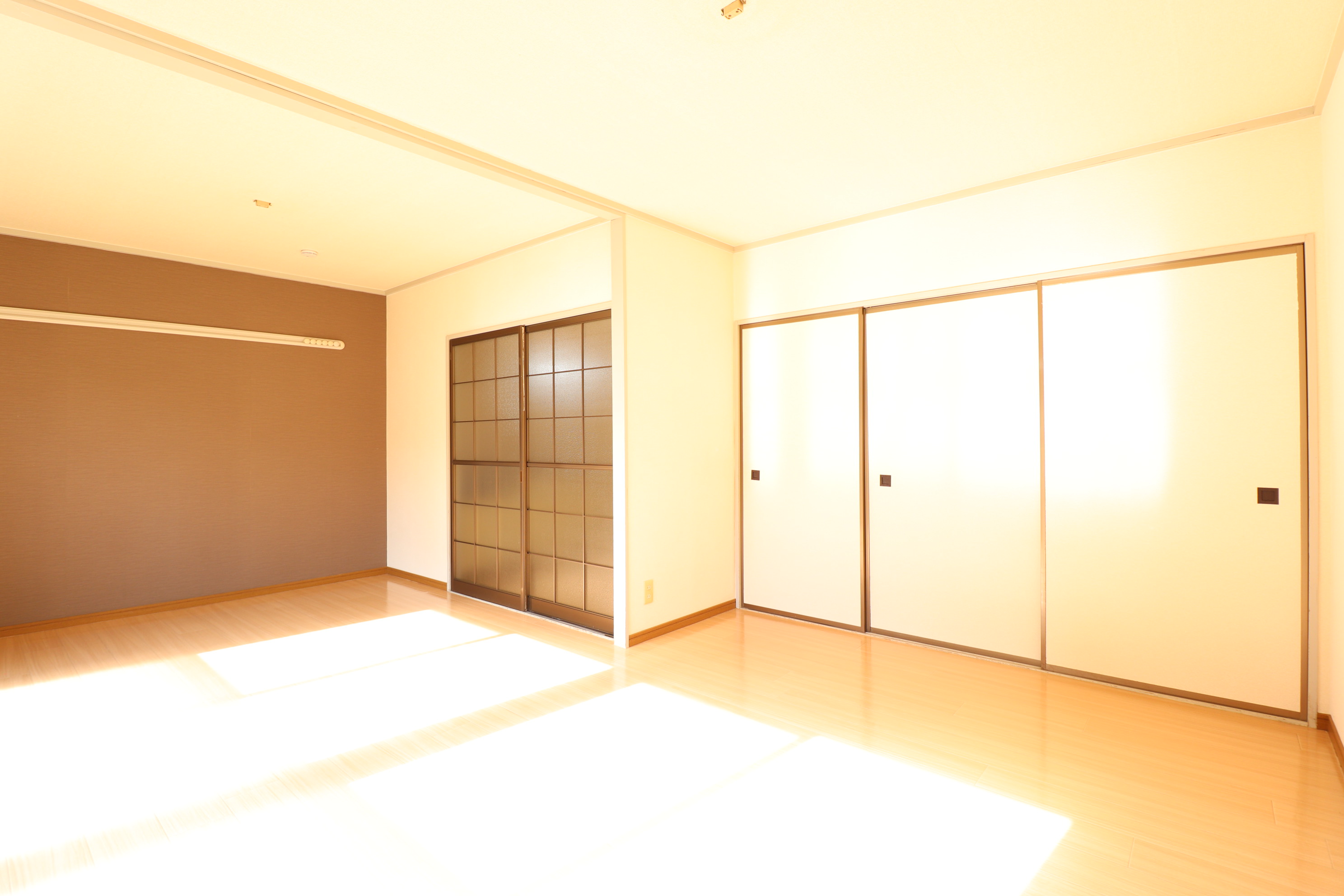 居室・リビング　10.5帖の広々と過ごして頂けるお部屋です♪