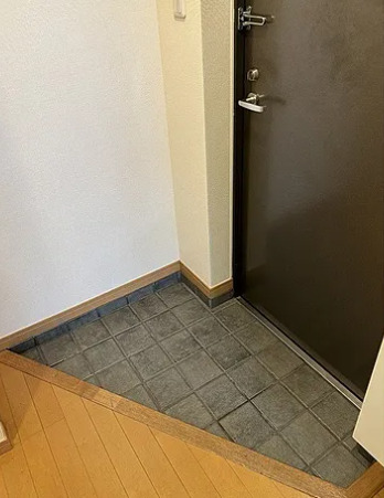 玄関　※別部屋の参考写真です。