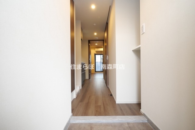 玄関　「気になったら、LINEで気軽に相談できますよ。」