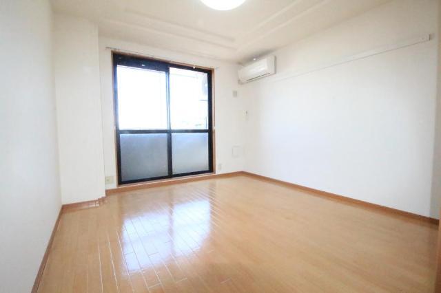 居室・リビング　室内