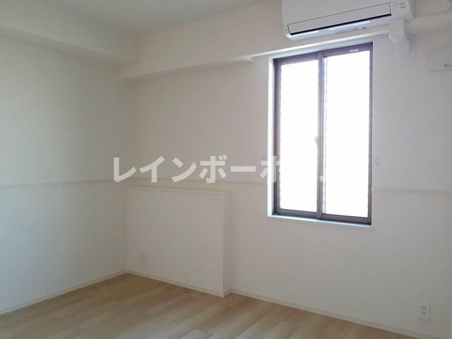 その他部屋・スペース　広くて明るい寝室