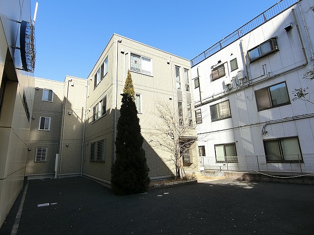 建物外観　「川崎」駅まで徒歩9分の3階建てアパートです☆複数沿線利用可