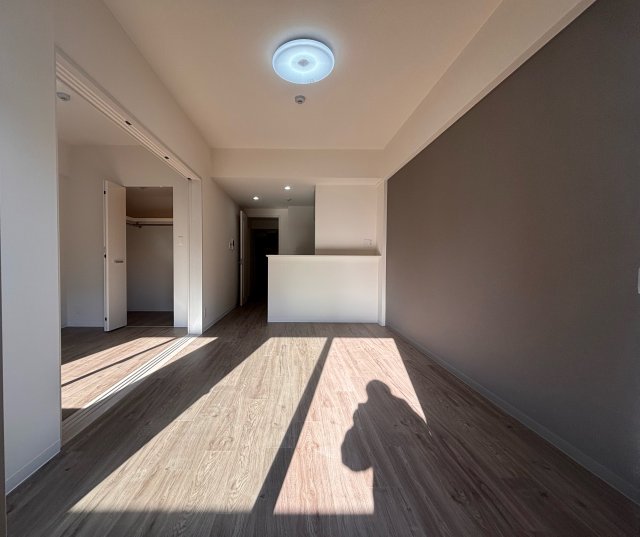 居室・リビング　日当たりが良く広々使えるので快適にお過ごし頂けます。