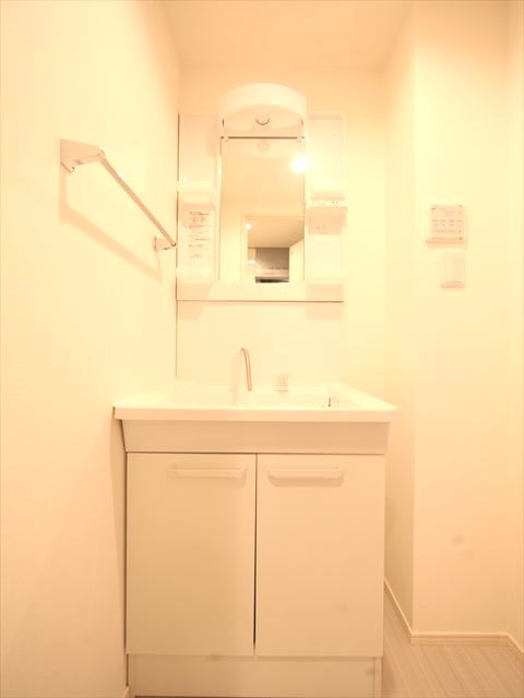 洗面設備　脱衣所　独立洗面台（シャンプードレッサー付）