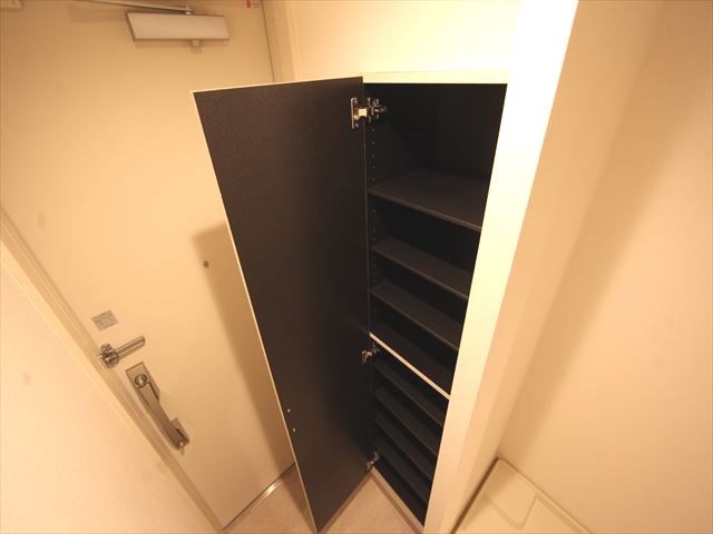 玄関　玄関（シューズボックス充実しています）