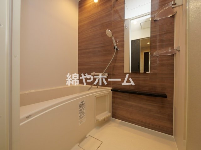 バス・シャワールーム　落ち着いた空間のお風呂です