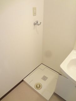 その他設備　洗濯機置き場は室内にございます。