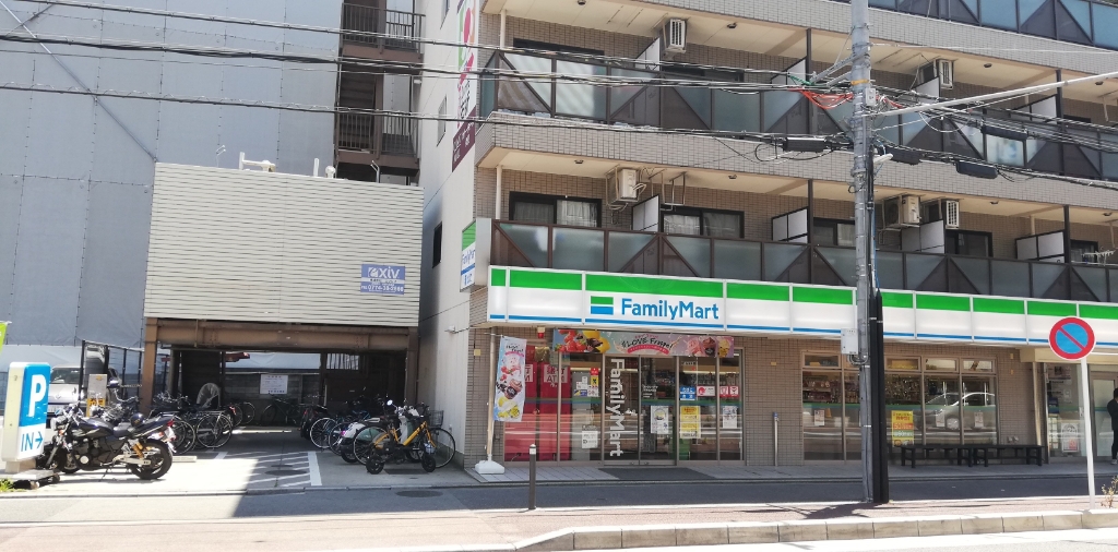 コンビニ　ファミリーマート　深草龍大前店（コンビニ）まで402m