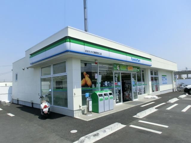 コンビニ　ファミリーマート（コンビニ）まで120m