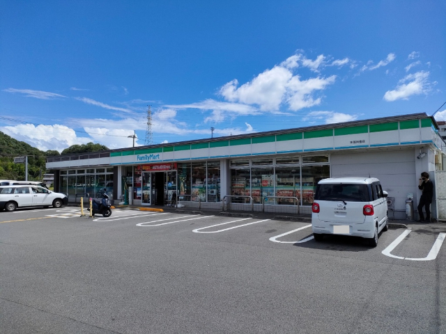 コンビニ　ファミリーマート南国岡豊店（コンビニ）まで349m