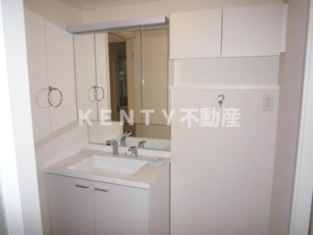 洗面設備　明るい洗面所です