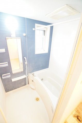 バス・シャワールーム　※同物件・反転タイプの写真です。