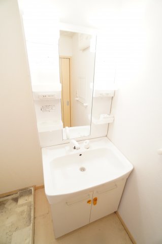 洗面設備　※同物件・反転タイプの写真です。