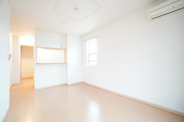 居室・リビング　※同物件・反転タイプの写真です。