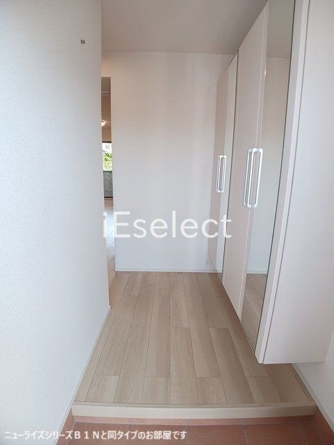 玄関　※同仕様の画像の為、実際とは異なります