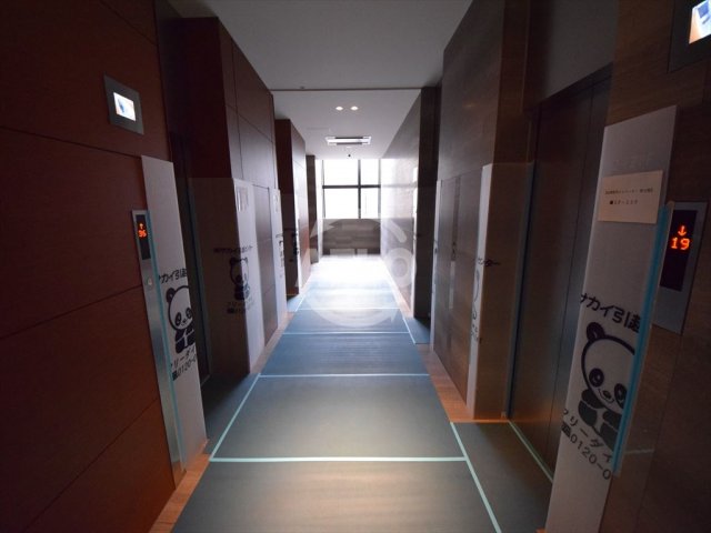 その他共有部分　ブランズタワー御堂筋本町　エレベータは低層階用・高層階用分離