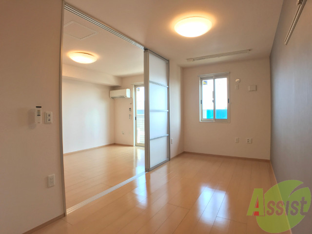 その他部屋・スペース　６．２帖の洋室は寝室に、ベッドを置いたら出来上がり