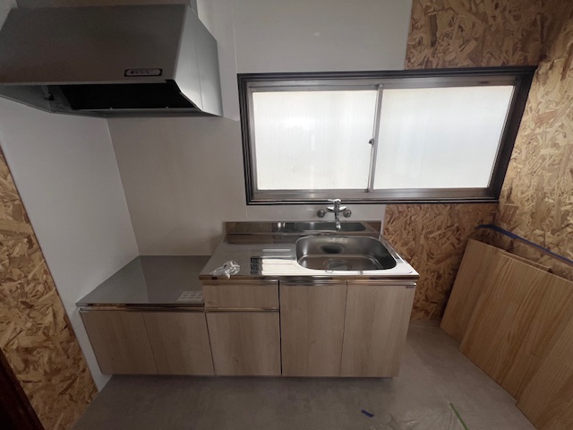 その他部屋・スペース　一歩目から伝わる、丁寧に生まれ変わった住まい。※改装中の写真