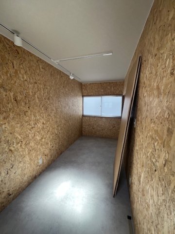 居室・リビング　2階和室は洋室へ。こちらも押し入れをオープンスペースへ。