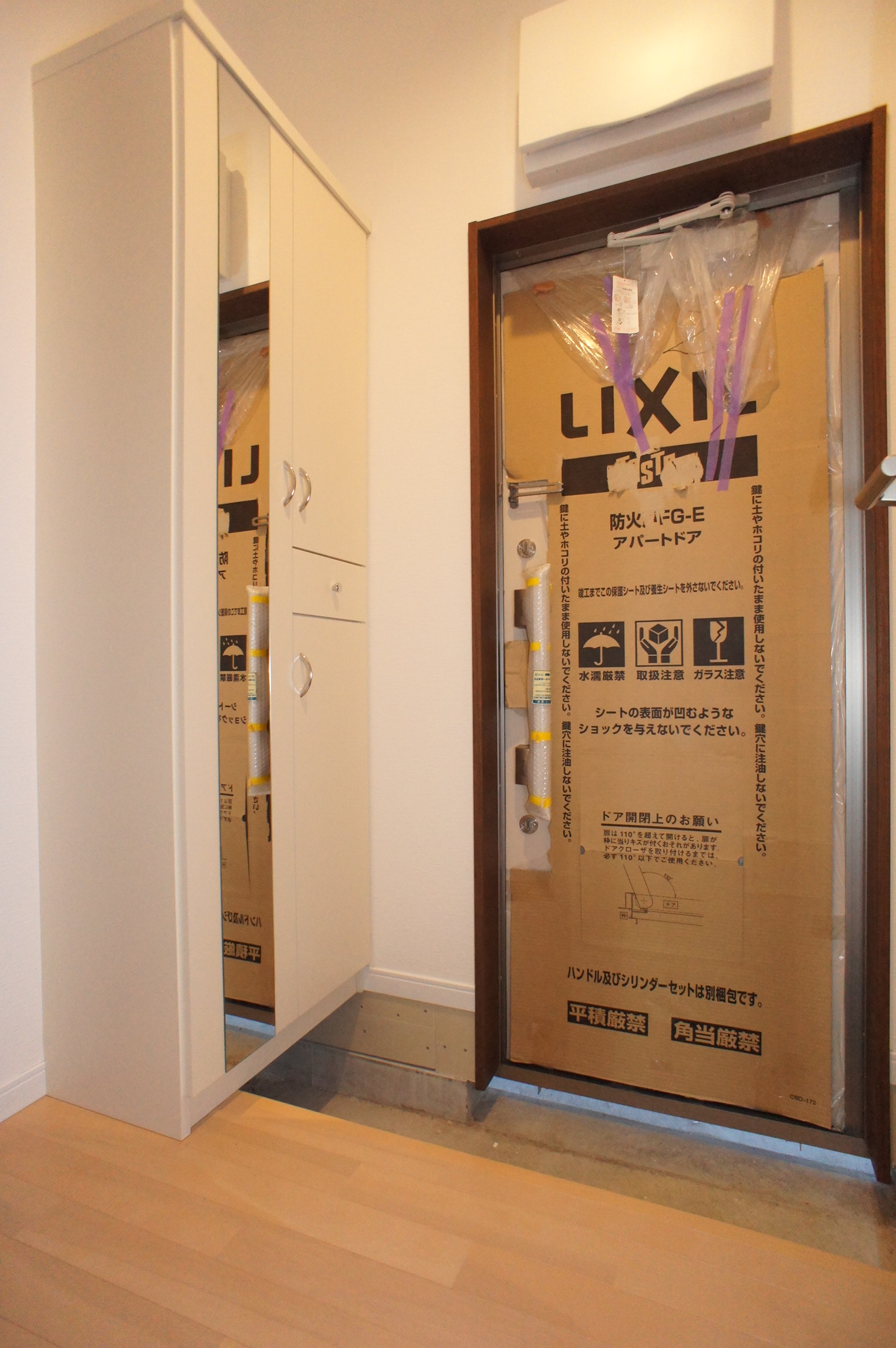 玄関　全身ミラー付きシューズBOXあります！