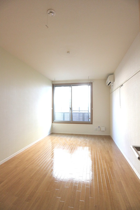 居室・リビング　約7.9帖の洋室！