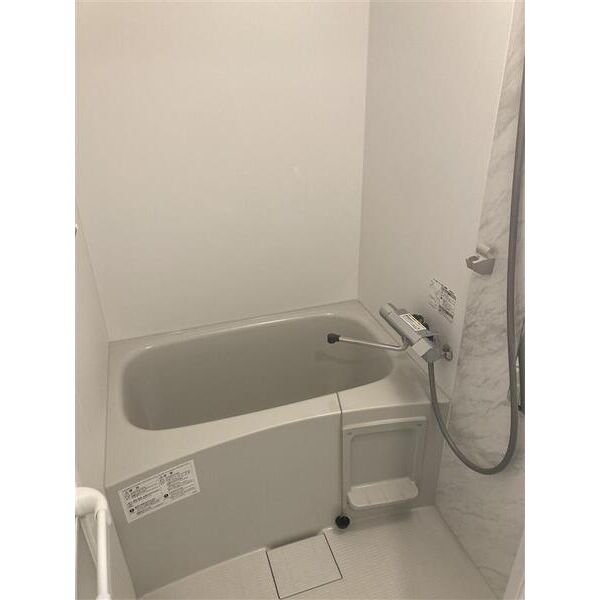 バス・シャワールーム　※別部屋の参考写真です