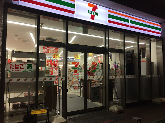 コンビニ　セブンイレブン 堂島クロスウォーク店（コンビニ）まで582m