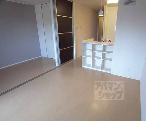 居室・リビング　広々としたリビング。