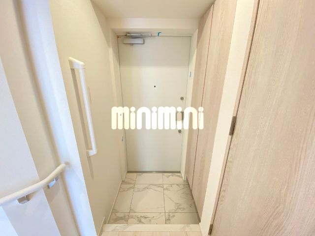 玄関　同間取り別部屋写真です