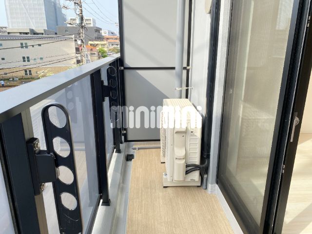 バルコニー　同間取り別部屋写真です