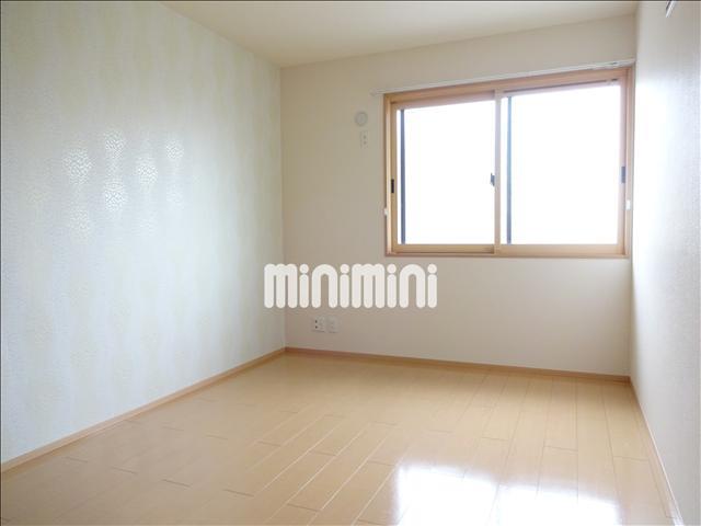 居室・リビング　クロスがお洒落な洋室