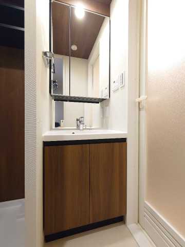 洗面設備　※参考写真　同タイプ（間取り）503号室の写真となります。