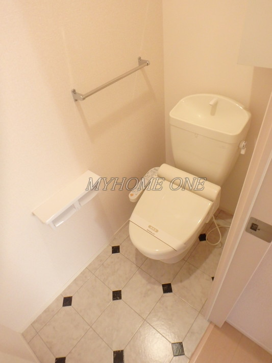 トイレ　温水洗浄便座