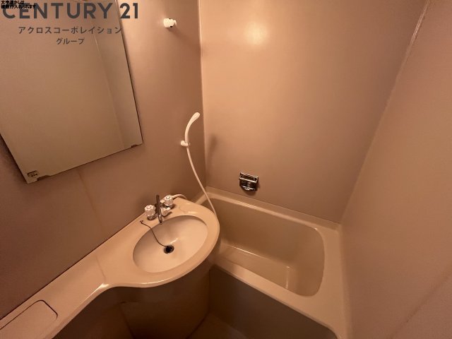 バス・シャワールーム　シンプルで機能的なユニットバスです♪