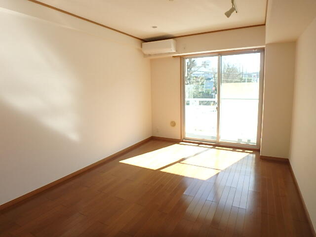 居室・リビング　他号室の写真になります。