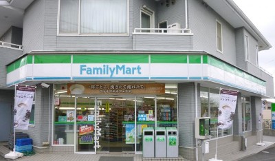コンビニ　ファミリーマート たかはし吉井店（コンビニ）まで2478m