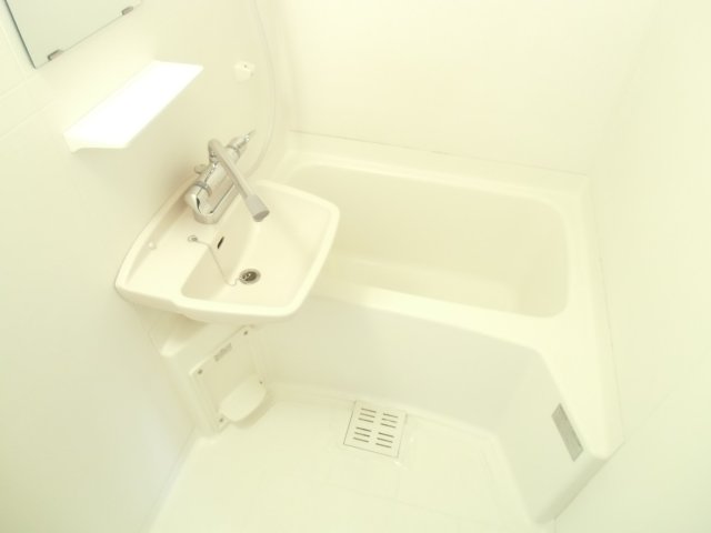 バス・シャワールーム　※別部屋のお写真で、現況優先と致します。