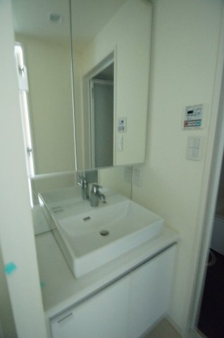 洗面設備　独立洗面台です