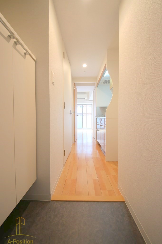 玄関　SERENiTE上町台