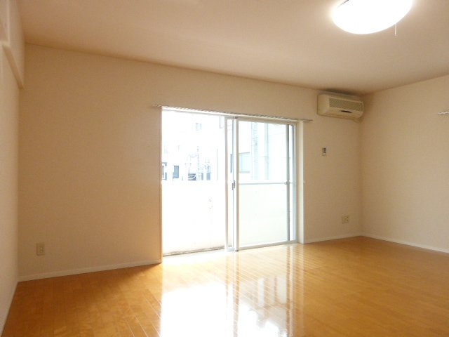 居室・リビング　※別部屋参考写真居室