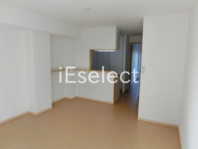 その他部屋・スペース　バルコニーからの洋室です。