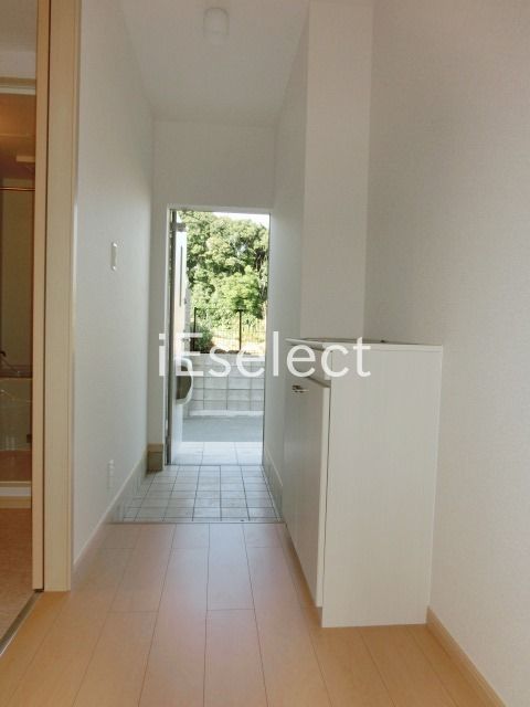 玄関　玄関にはシューズボックスあります。