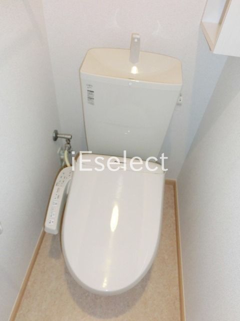 トイレ　温水洗浄便座付きのトイレ