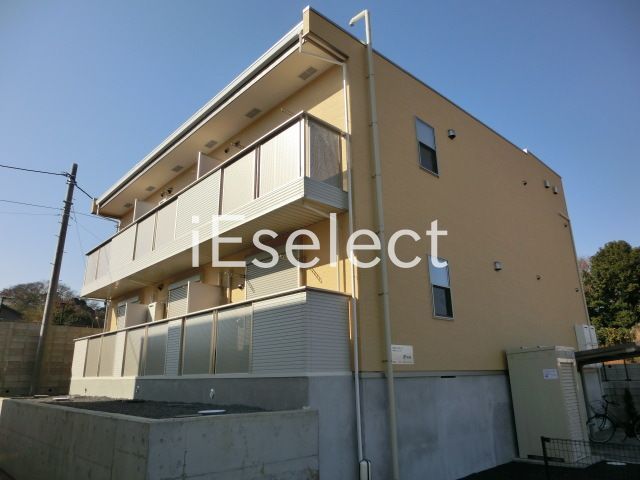 建物外観　高台のアパートで日当たり良好です。