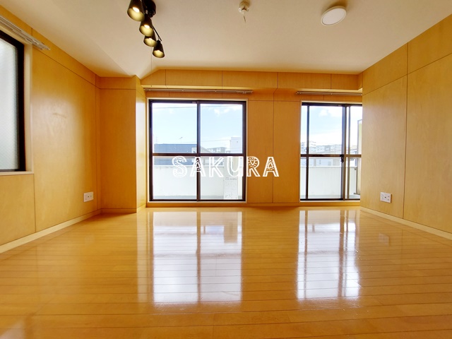 居室・リビング　使いやすい形の為、レイアウトを楽しめます♪