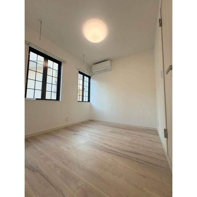 居室・リビング　☆明るい洋室☆