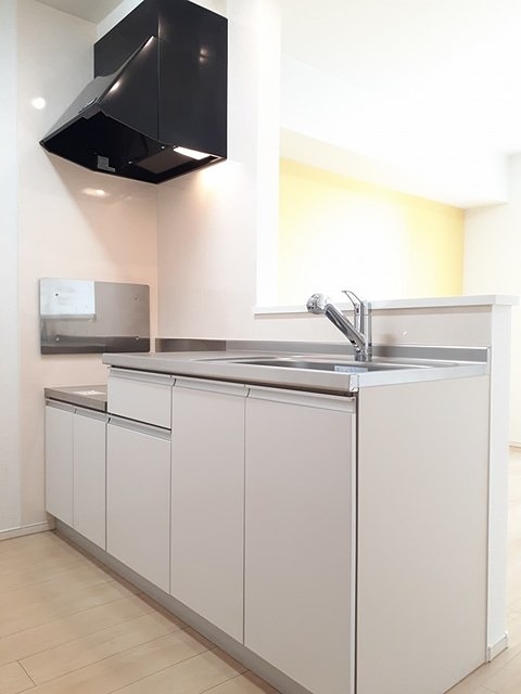 キッチン　カウンターキッチンです。お好きなガスコンロを設置できます。